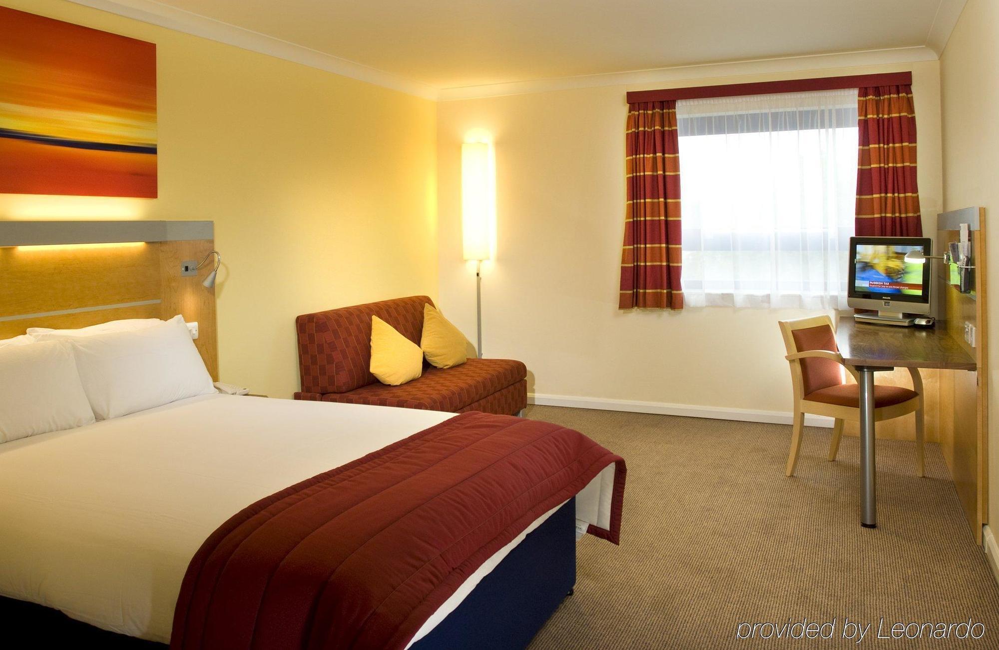 HOLIDAY INN EXPRESS LONDON - GOLDERS GREEN | ⋆⋆⋆ | FINCHLEY, UNITED KINGDOM  | SEASON DEALS FROM £150